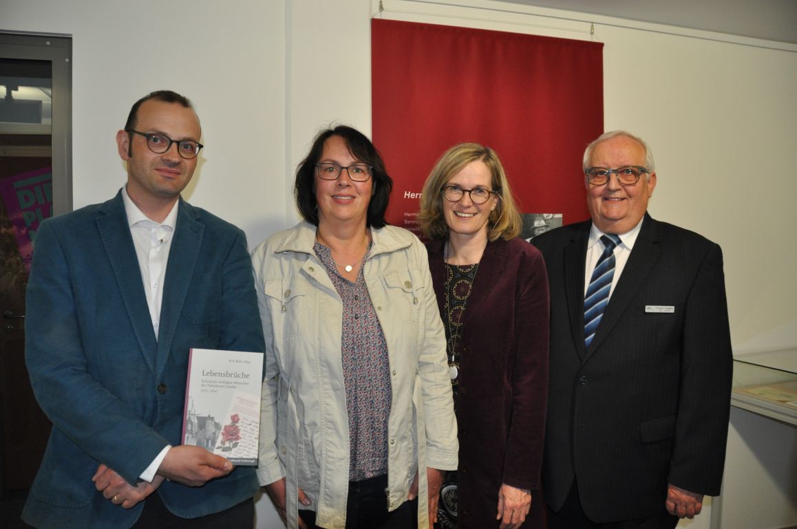 (v.l.n.r.) Erik Beck; Heike Krömeke, Mitglied der SPD-Kreistagsfraktion; Kirsten John-Stucke; stellv. Landrat Vinzenz Heggen